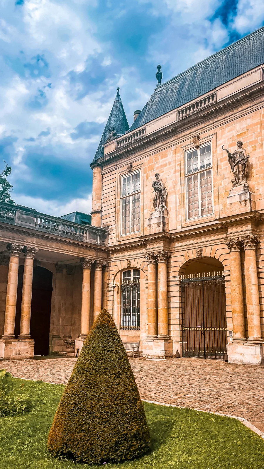 Places to Visit During the Fall in Paris: Musée des Archives Nationales, Le Marais