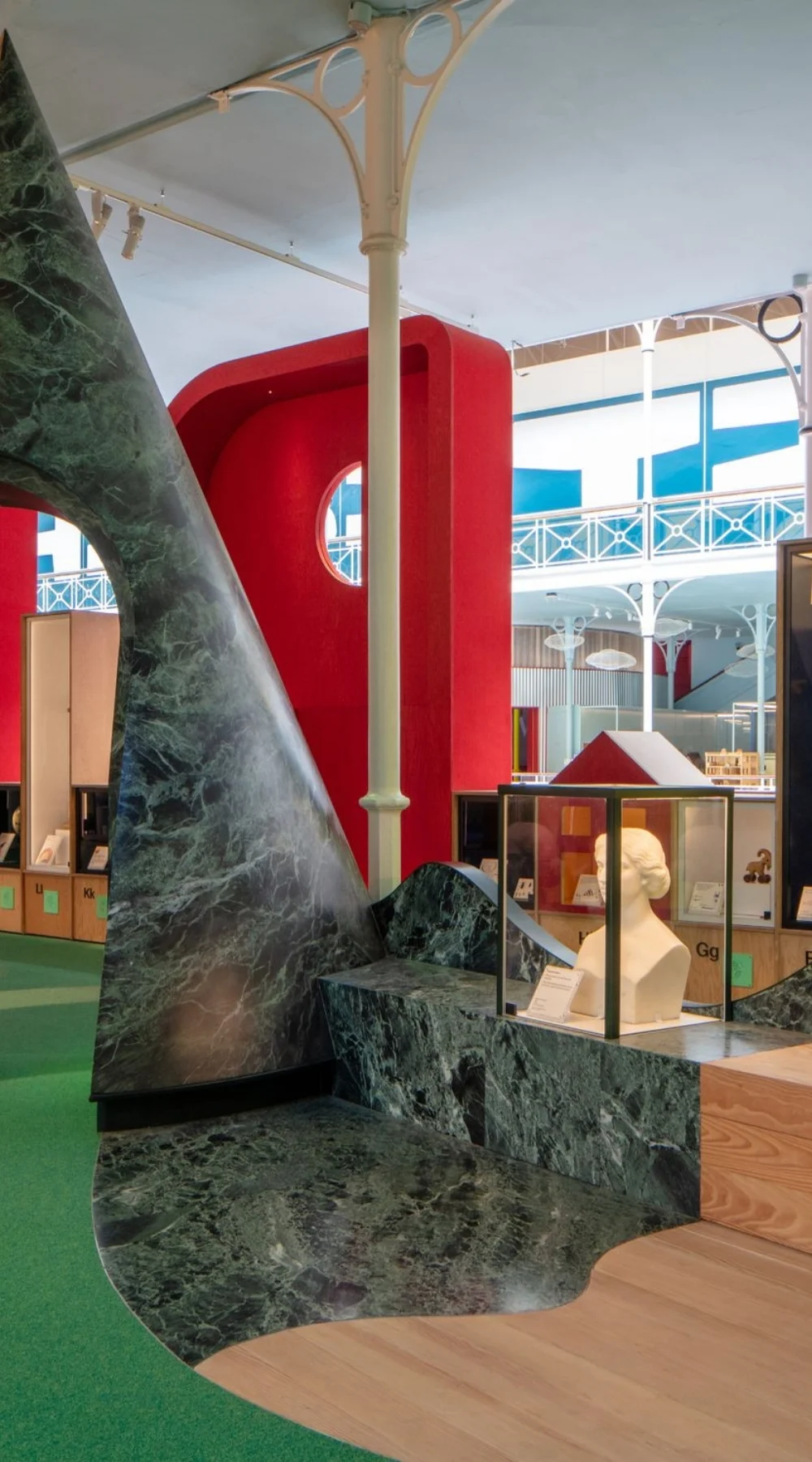 unique cheap free things to do in london with kids, tweens and teenagers - best activities with children in london travel guide