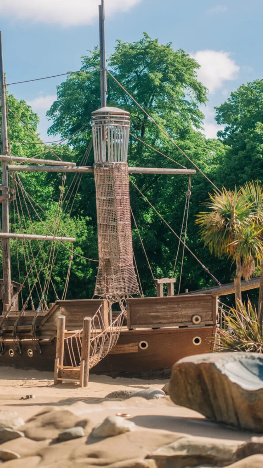 Free Things to Do in London With Kids: Kensington Palace & Princess Diana Memorial Garden