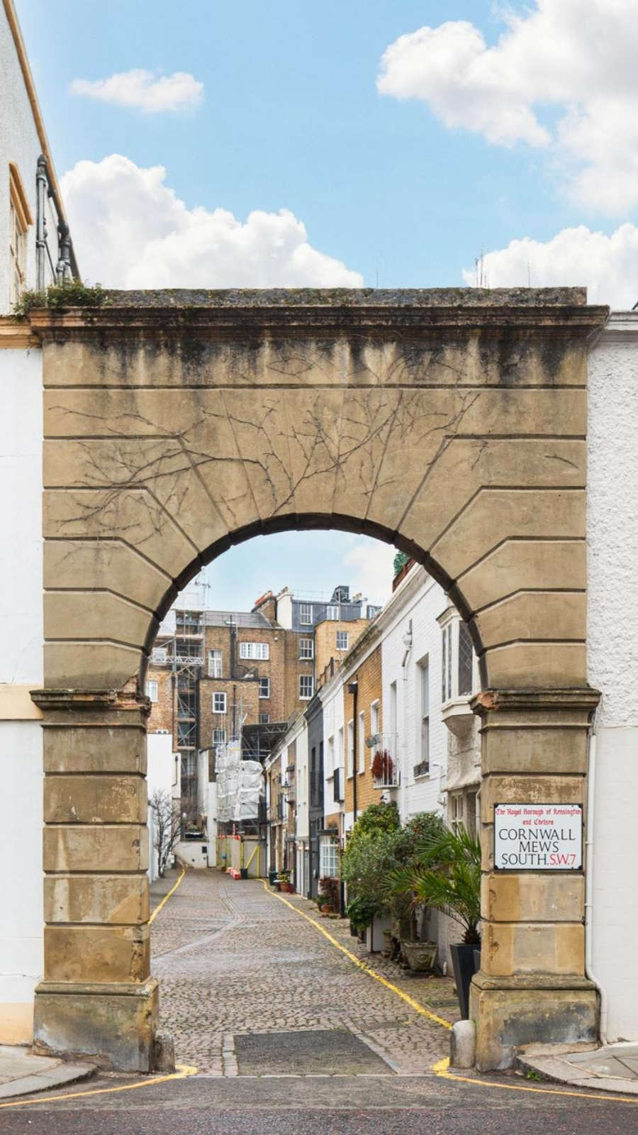 Cobbled Mews in London: Cornwall Mews South, South Kensington