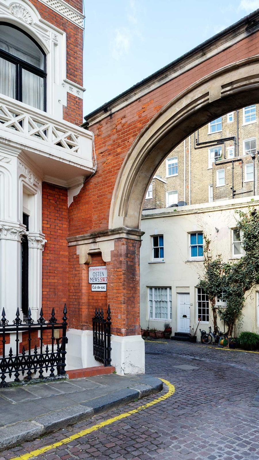 Prettiest Mews in London: Osten Mews