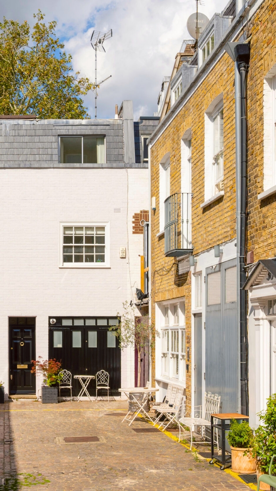 Pretty Mews in London: Queen's Gate Mews