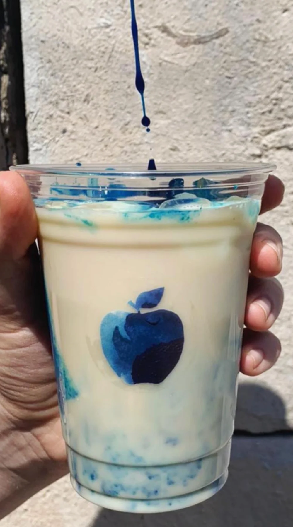 Blue Lattes in London: The Apple Blue, Balham