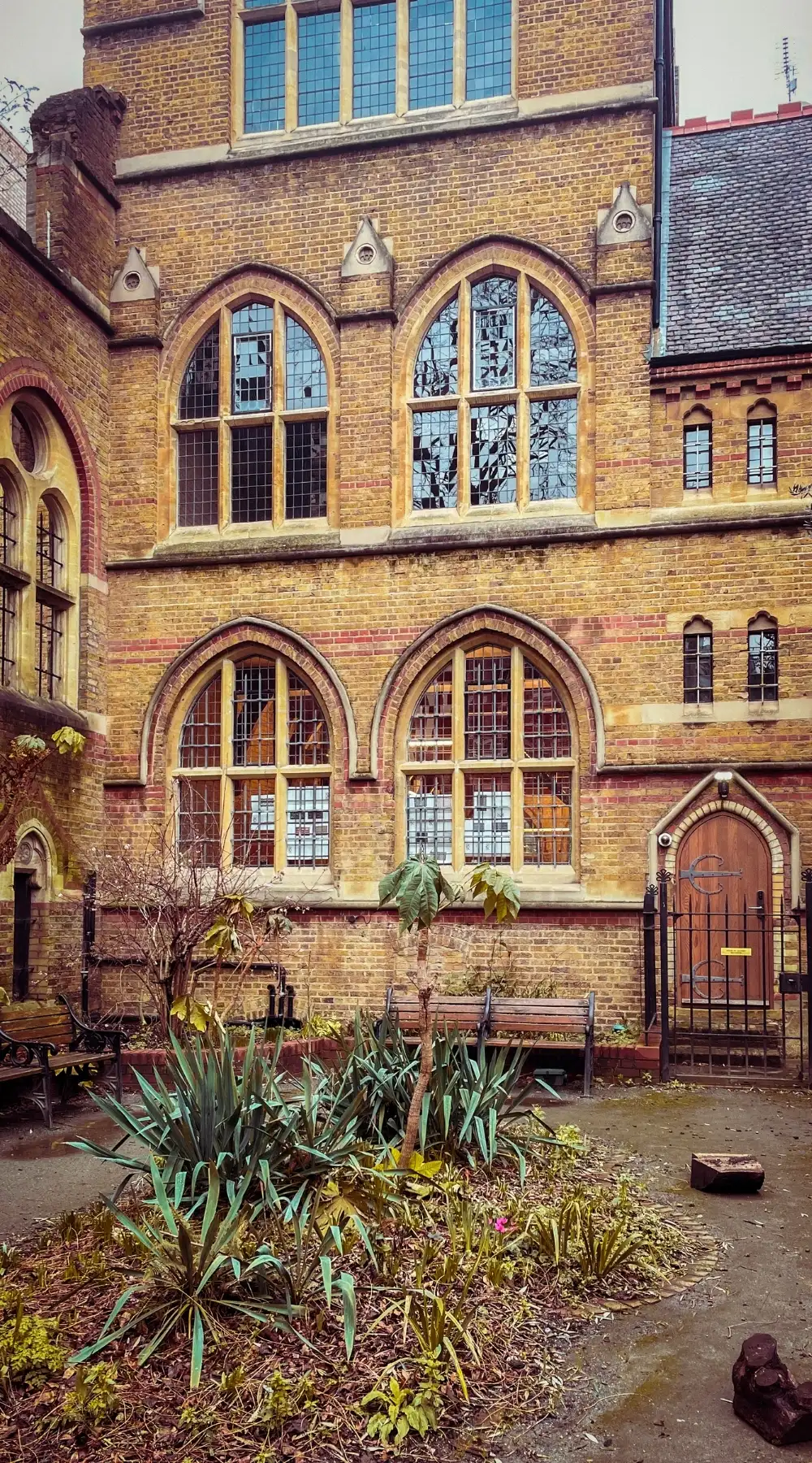 Beautiful Places to Visit in Autumn in London: Mark Street Gardens, Shoreditch
