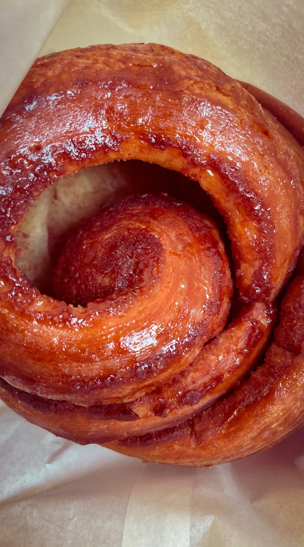 Beautiful Places to Visit in Autumn in London: Taste Cinnamon Buns in London's Pretty Bakeries