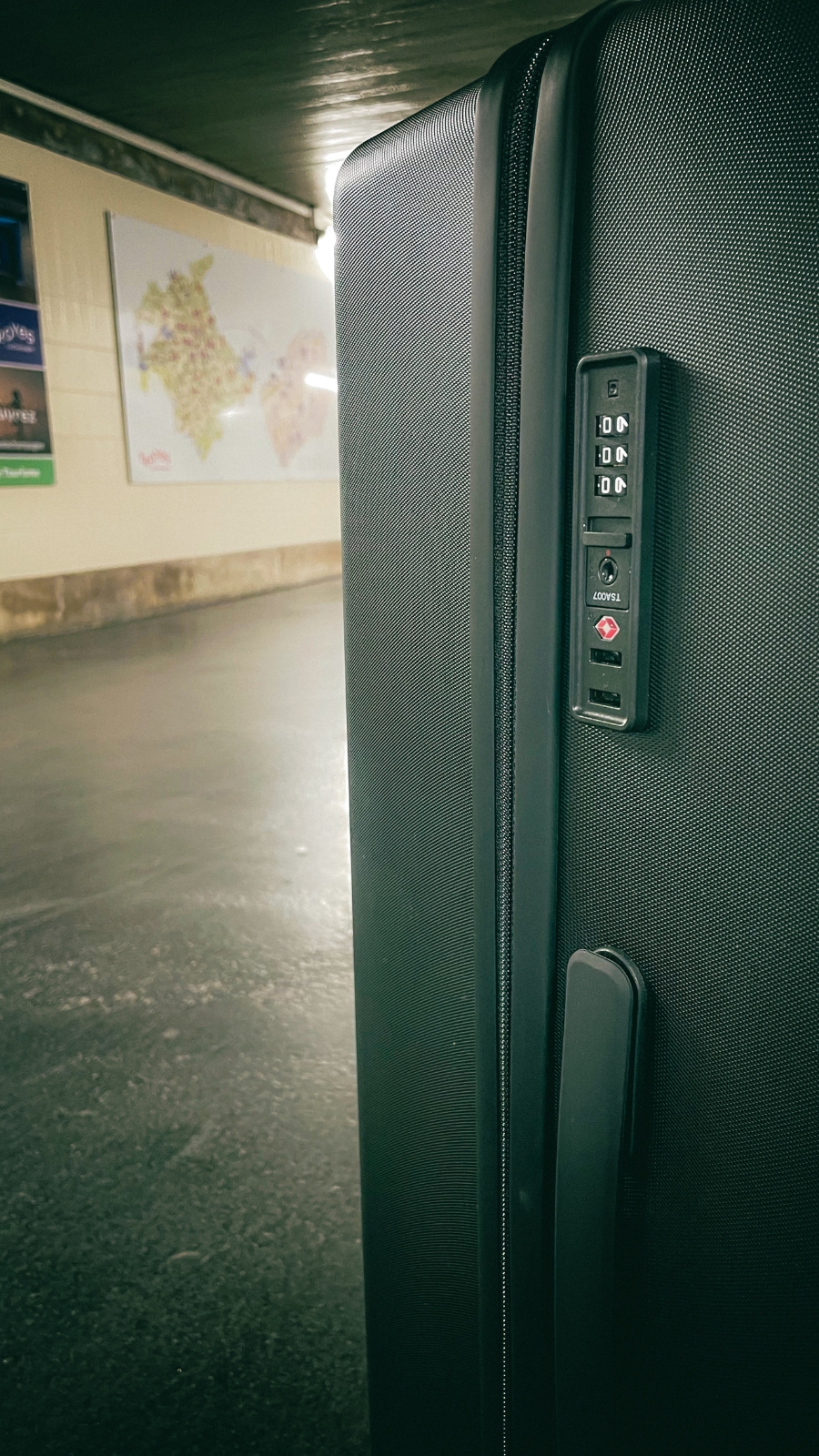 Travel Staples: Level 8 Luminous Large Trunk Luggage 28'' Review
