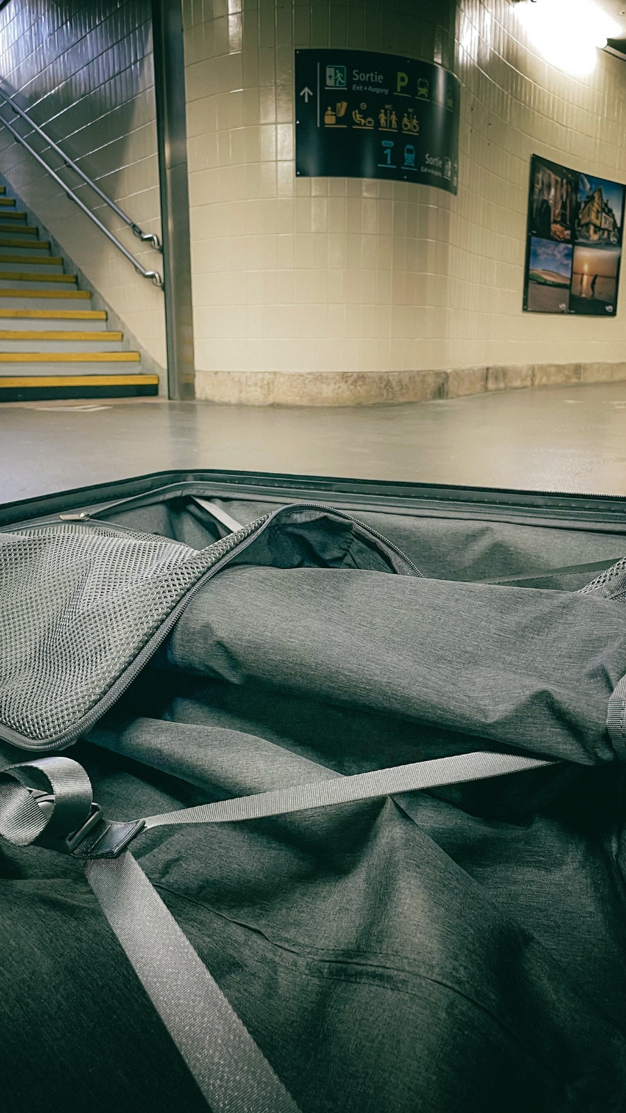 Travel Staples: Level 8 Luminous Large Trunk Luggage 28'' Review