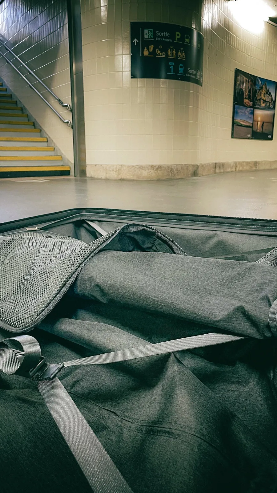 Travel Staples: Level 8 Luminous Large Trunk Luggage 28'' Review