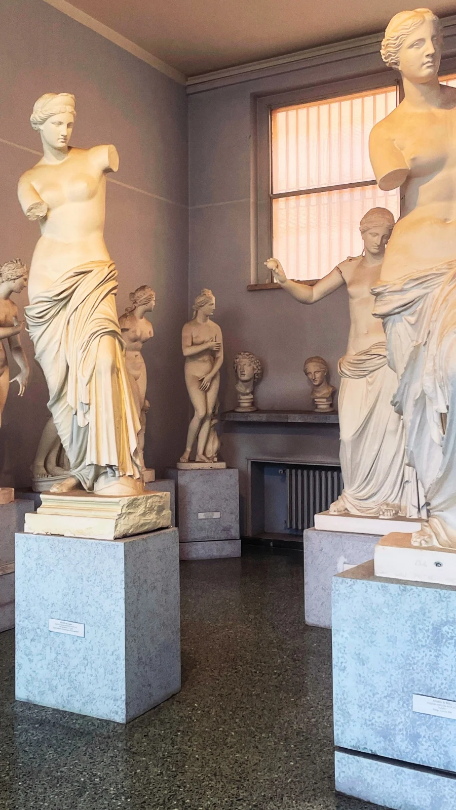First Time in Rome travel guide: How to Move, What to Miss, Where to Stay - best neighborhoods in rome to visit - best hidden gems in rome italy - most common mistakes in rome to avoid 