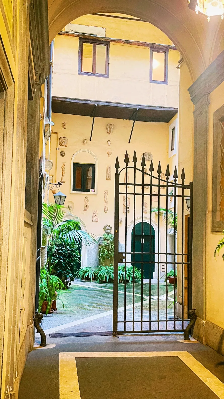First Time in Rome travel guide: How to Move, What to Miss, Where to Stay - best neighborhoods in rome to visit - best hidden gems in rome italy - most common mistakes in rome to avoid 