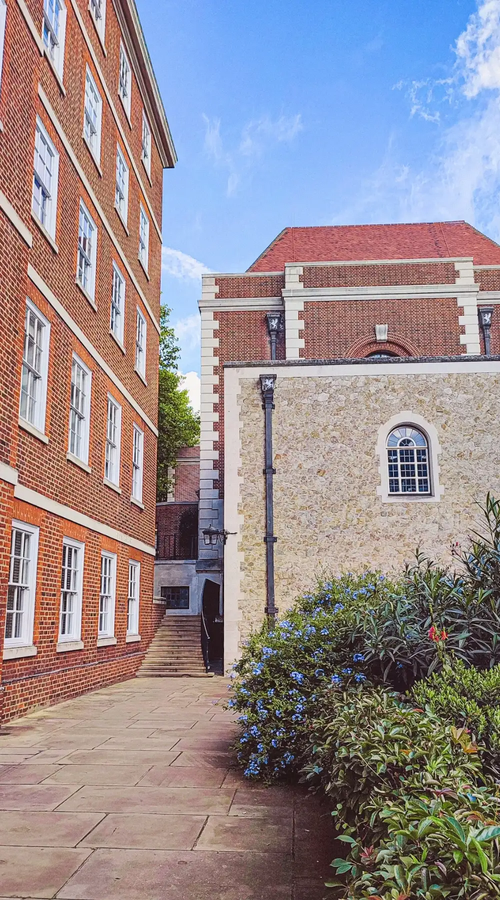 how to visit inner temple gardens london hidden gems - elm court, pump court, fountain court, temple church, hare court and hands of justice sculpture, fig tree court, elm court sundial and armillary sphere city of london, middle temple hall and gardens - medieval historical sites in london - lincoln's inn chapel, maughan library, fleet street - secret places in london gardens