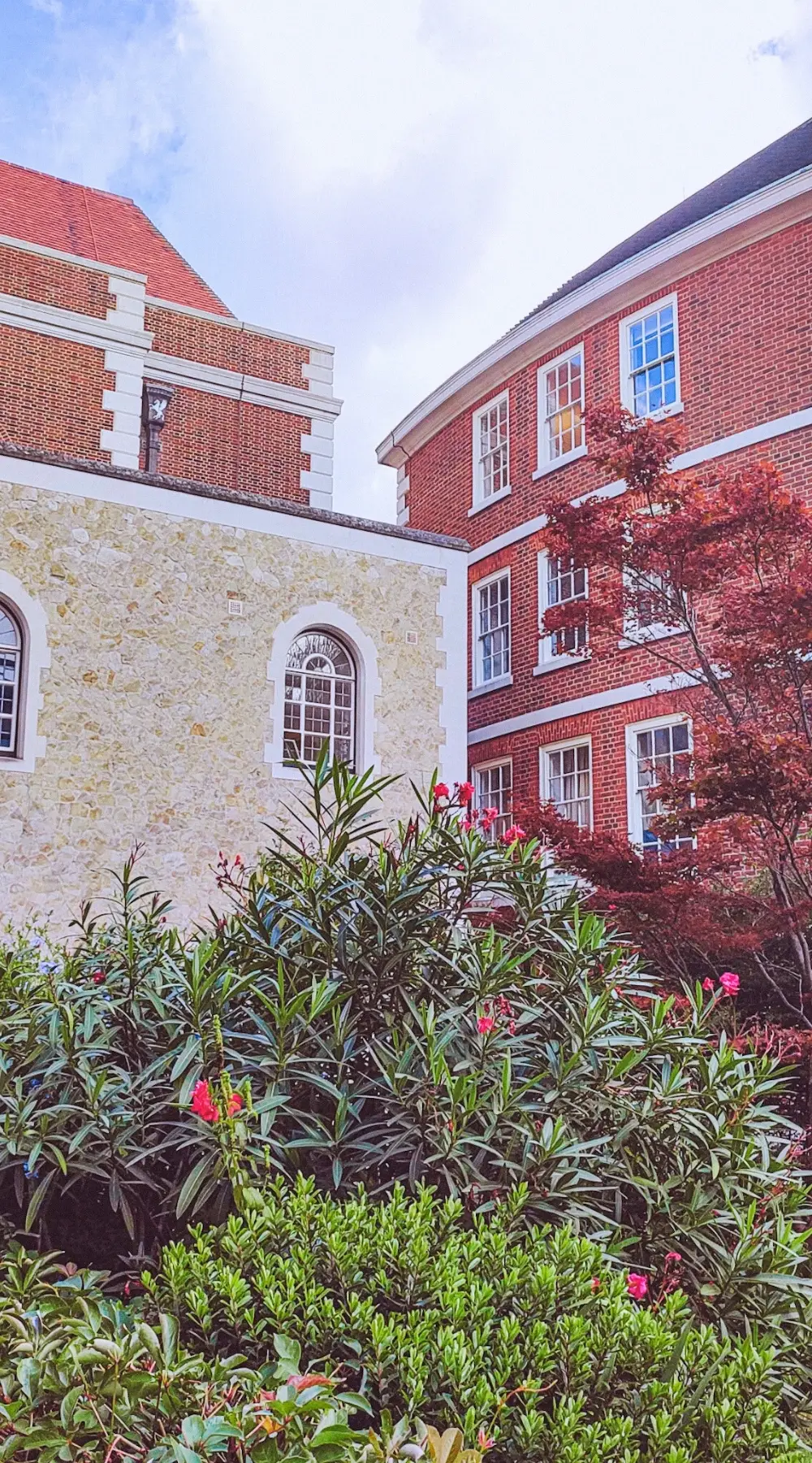 how to visit inner temple gardens london hidden gems - elm court, pump court, fountain court, temple church, hare court and hands of justice sculpture, fig tree court, elm court sundial and armillary sphere city of london, middle temple hall and gardens - medieval historical sites in london - lincoln's inn chapel, maughan library, fleet street - secret places in london gardens