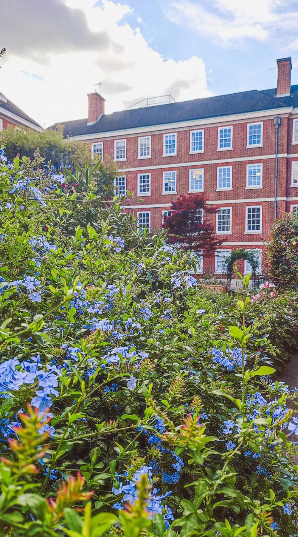 how to visit inner temple gardens london hidden gems - elm court, pump court, fountain court, temple church, hare court and hands of justice sculpture, fig tree court, elm court sundial and armillary sphere city of london, middle temple hall and gardens - medieval historical sites in london - lincoln's inn chapel, maughan library, fleet street - secret places in london gardens