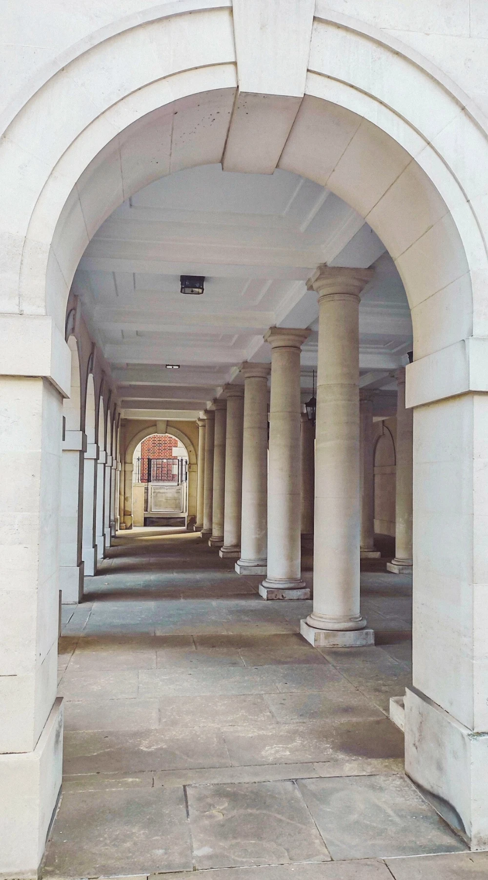how to visit inner temple gardens london hidden gems - elm court, pump court, fountain court, temple church, hare court and hands of justice sculpture, fig tree court, elm court sundial and armillary sphere city of london, middle temple hall and gardens - medieval historical sites in london - lincoln's inn chapel, maughan library, fleet street - most secret places in london gardens -