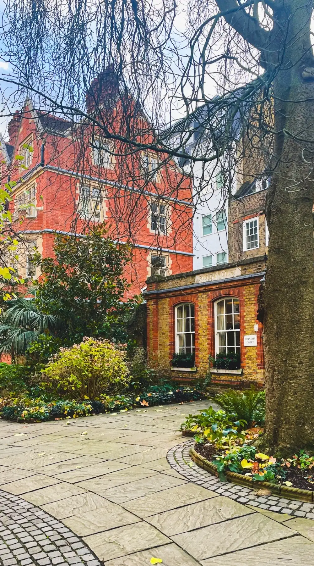 how to visit inner temple gardens london hidden gems - elm court, pump court, fountain court, temple church, hare court and hands of justice sculpture, fig tree court, elm court sundial and armillary sphere city of london, middle temple hall and gardens - medieval historical sites in london - lincoln's inn chapel, maughan library, fleet street - most secret places in london gardens -