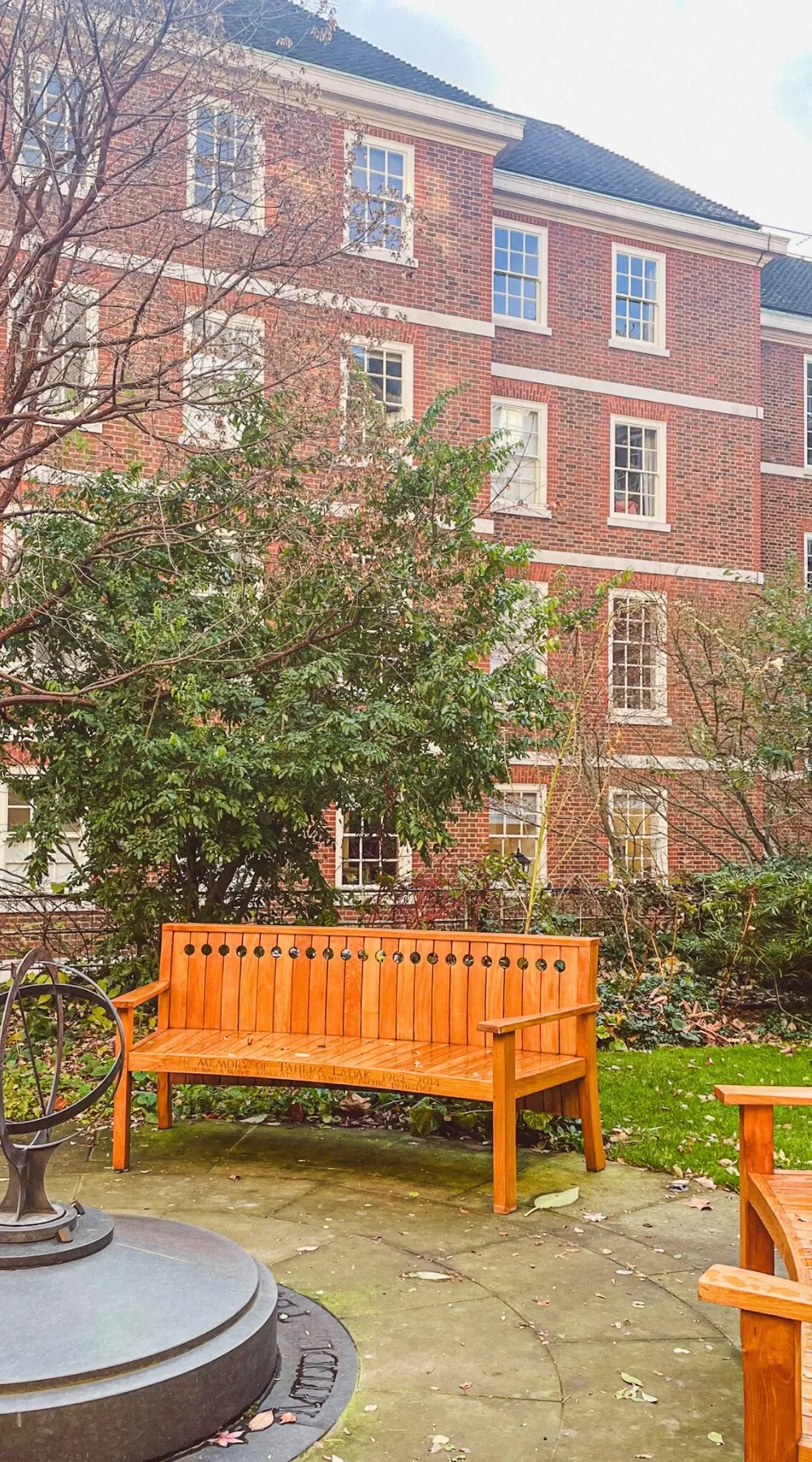 how to visit inner temple gardens london hidden gems - elm court, pump court, fountain court, temple church, hare court and hands of justice sculpture, fig tree court, elm court sundial and armillary sphere city of london, middle temple hall and gardens - medieval historical sites in london - lincoln's inn chapel, maughan library, fleet street - most secret places in london gardens -