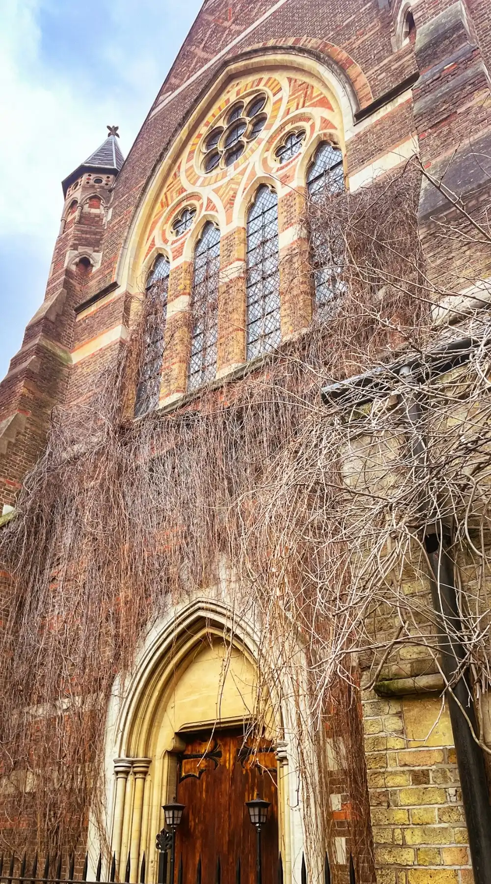 London's Secret Gardens: Mark Street Gardens, Shoreditch hidden gems - best things to do in east london - hidden parks in london sightseeing - most beautiful places in london bucket list 