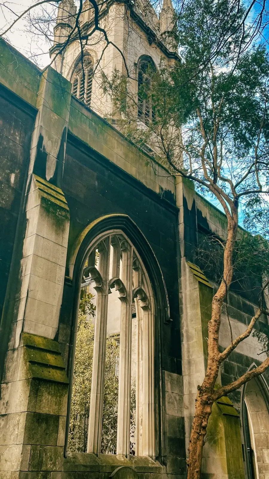 London's Secret Gardens: St Dunstan in the East church ruins - how to visit saint dunstan in the east city of london hidden gems - london sightseeing travel guide - most secret places in london