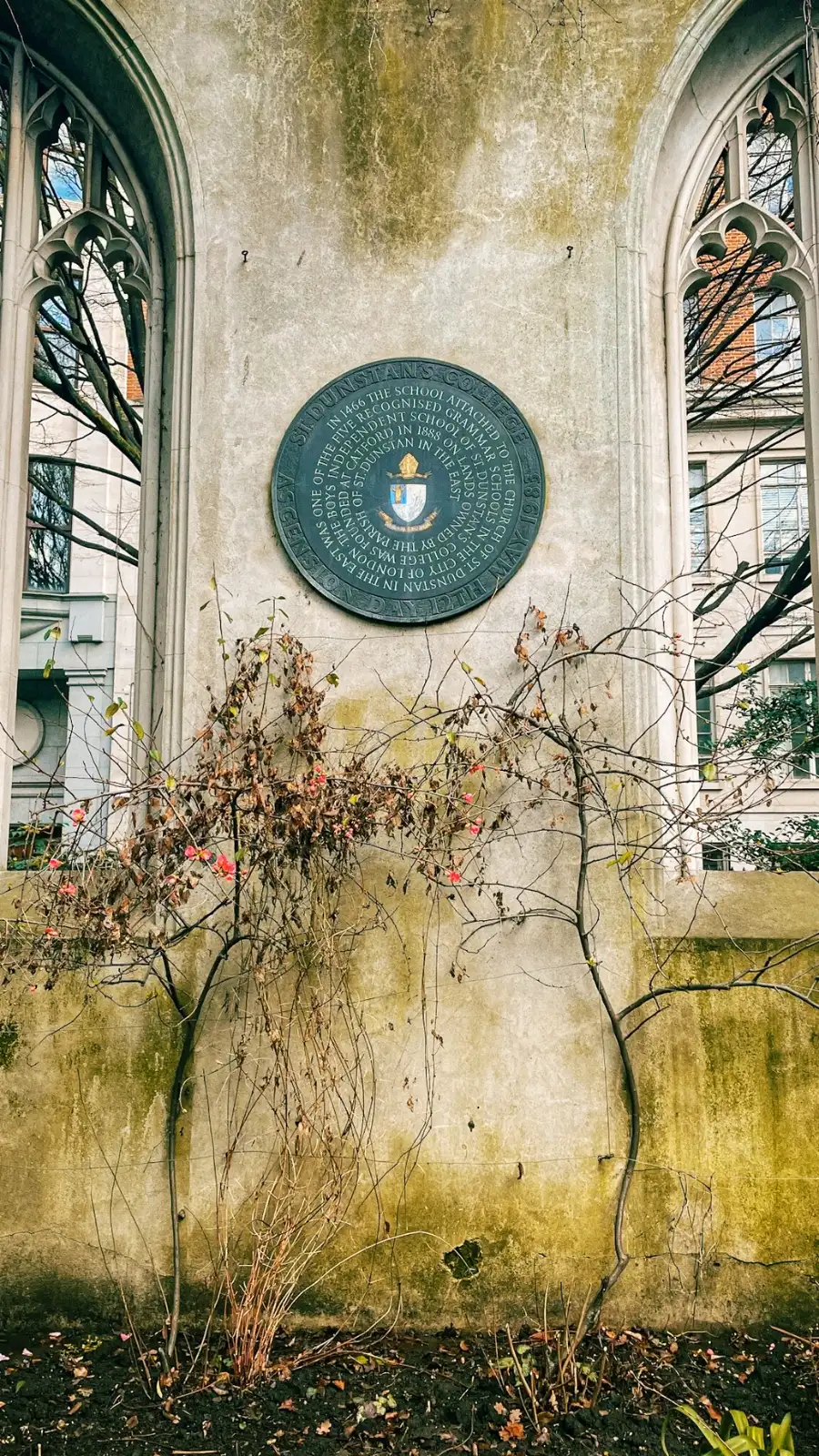 London's Secret Gardens: St Dunstan in the East church ruins - how to visit saint dunstan in the east city of london hidden gems - london sightseeing travel guide - most secret places in london