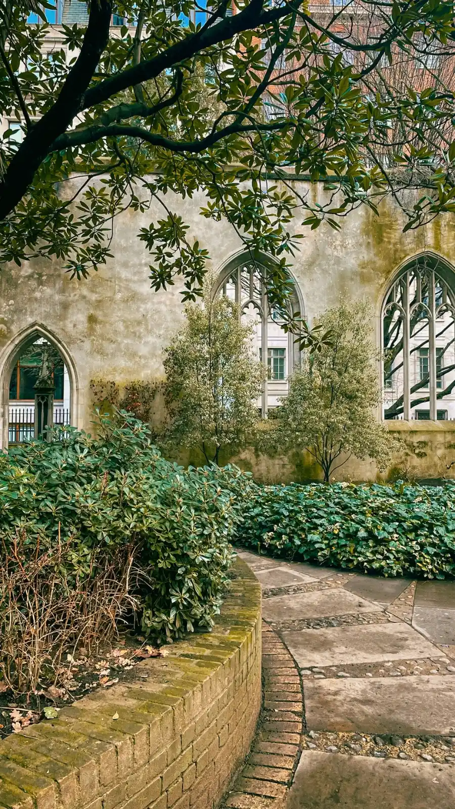 London's Secret Gardens: St Dunstan in the East church ruins - how to visit saint dunstan in the east city of london hidden gems - london sightseeing travel guide - most secret places in london