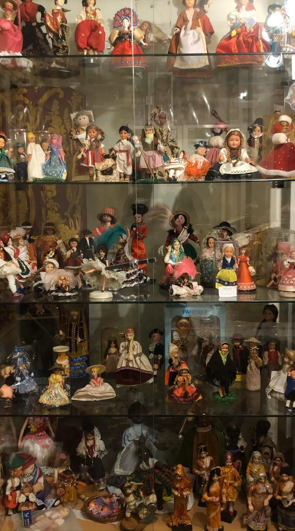 Doll’s House Museum - Ealing Broadway (District & Central Line terminus)