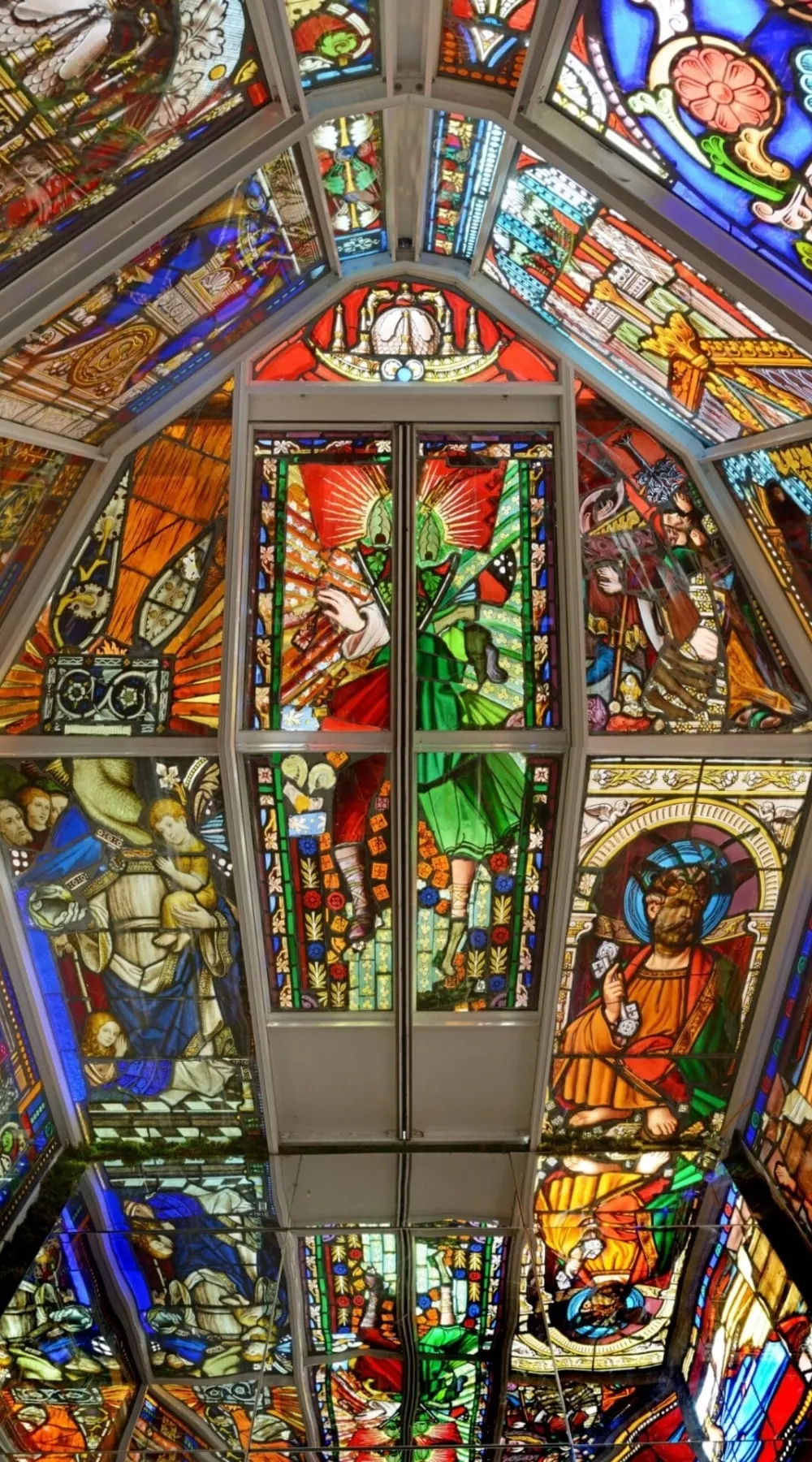 Stained Glass in London: Sacr&eacute; Blur Greenhouse, Porchester Place