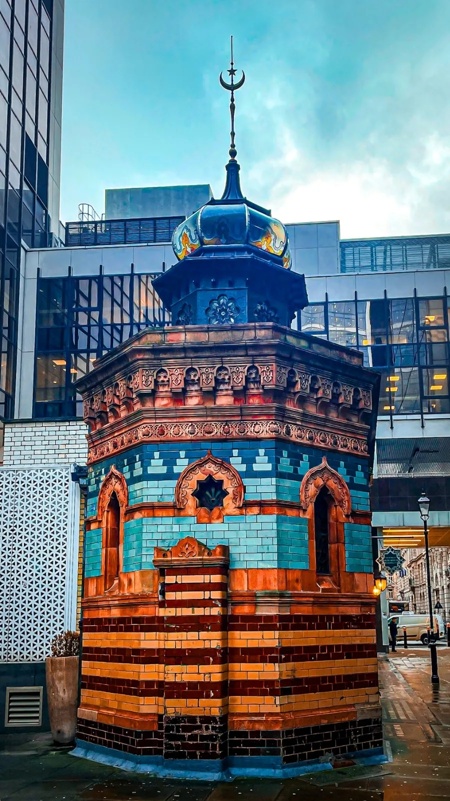 most secret places in london victorian bathhouse photos history near st botolph bishopsgate church - unique places to visit in london off the beaten path - things to do near liverpool street and city of london - most colorful places in london aesthetic architecture