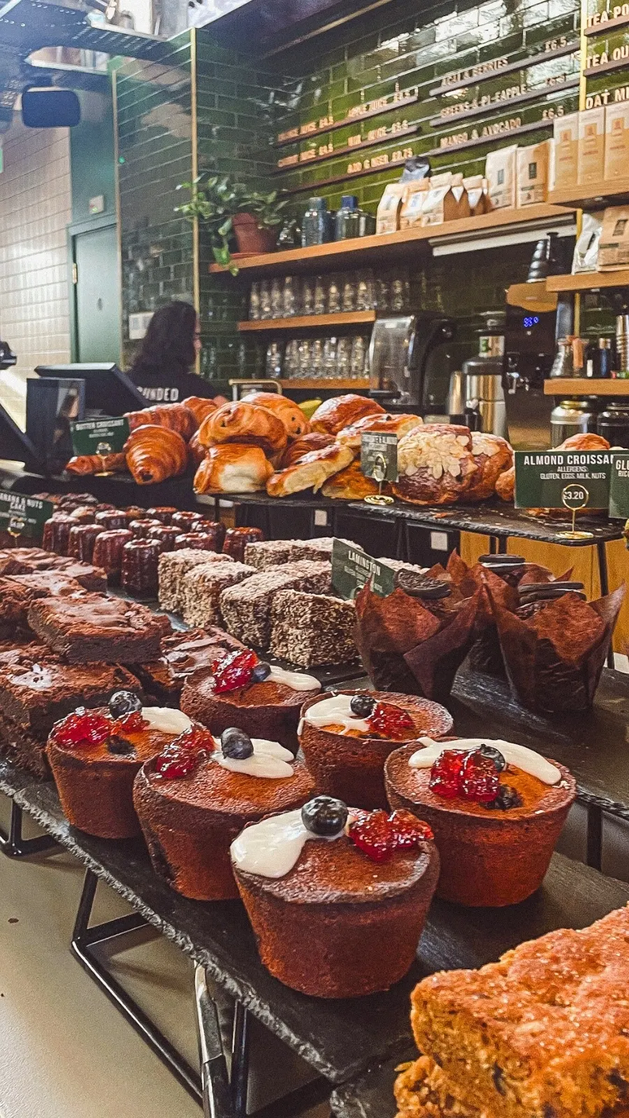 best halal cafes in london food guide - best halal full english breakfast in london hidden food gems - must eat places in london brunch - rustic coffee shops in london - vegan breakfast london - best cakes in london brownie chai latte