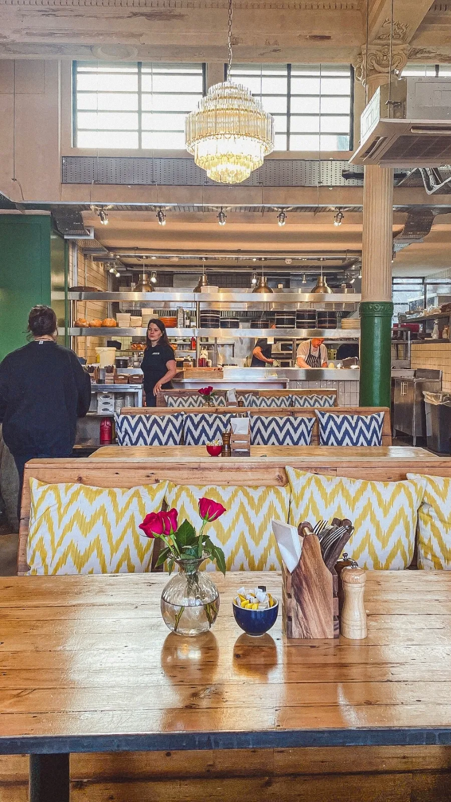 best halal cafes in london food guide - best halal full english breakfast in london hidden food gems - must eat places in london brunch - rustic coffee shops in london - vegan breakfast london - best cakes in london brownie chai latte