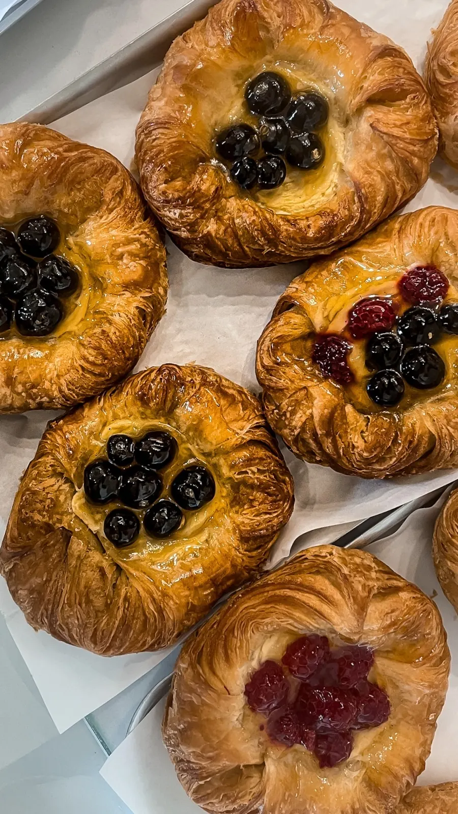 secret cafes in london food guide - london nest deli willesden green review photos menu - best breakfast in london cinnamon buns, muffins, banana bread