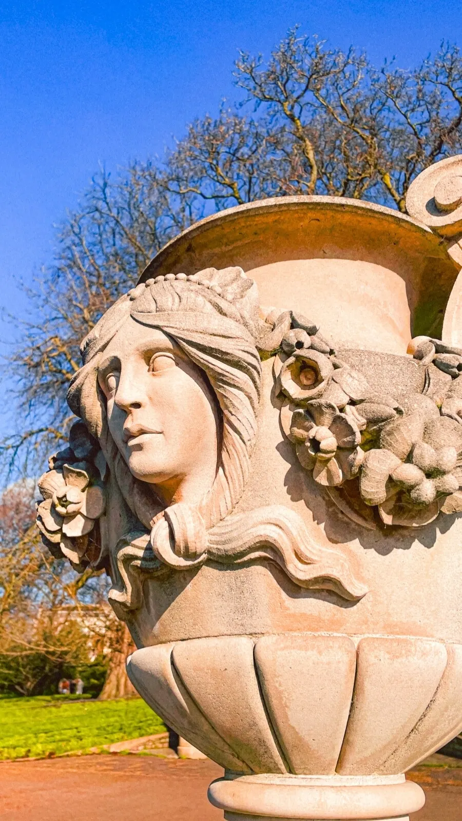 most secret gardens in london italian gardens kensington gardens photos - best photo spots in london - best places to visit in london spring summer - beautiful sculptures in london travel guide - free things to do in london off the beaten path bayswater