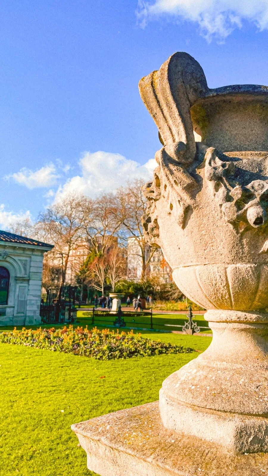 most secret gardens in london italian gardens kensington gardens photos - best photo spots in london - best places to visit in london spring summer - beautiful sculptures in london travel guide - free things to do in london off the beaten path bayswater