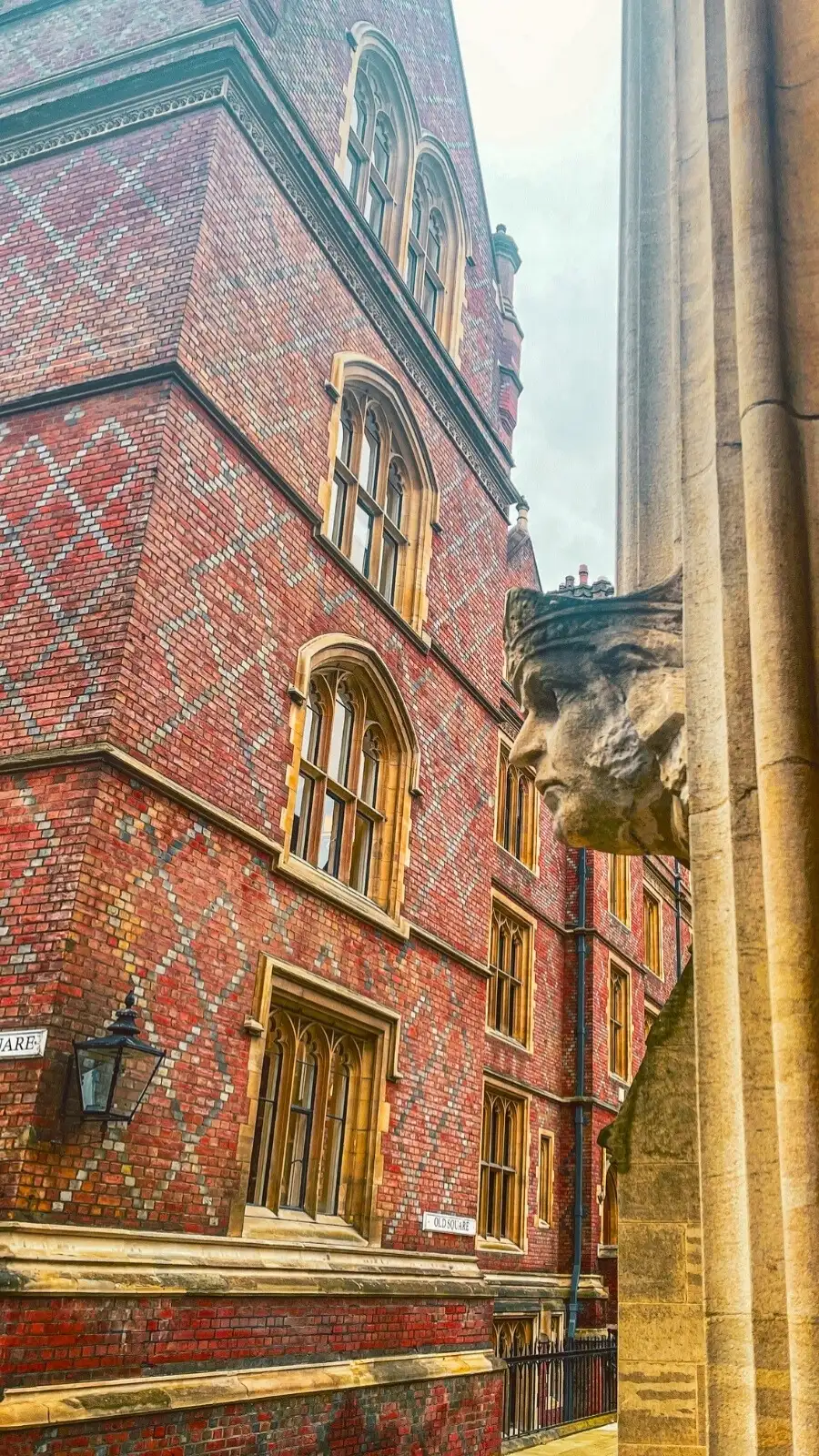 how to visit london lincoln's inn chapel history - historical sites in london bucket list - visiting london off the beaten path hidden gems - secret photo spots in london uk