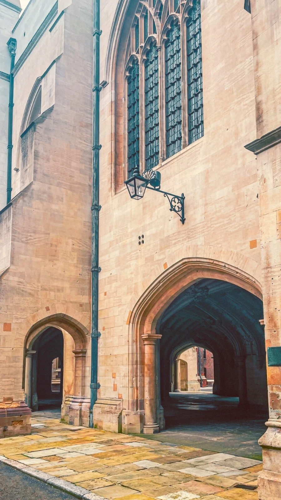 how to visit london lincoln's inn chapel history - historical sites in london bucket list - visiting london off the beaten path hidden gems - secret photo spots in london uk