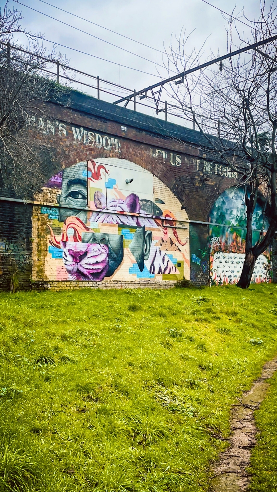 ackroyd drive greenlink east london photos - secret natural reserves in london travel guide - where to see nature in london - hidden gems in london - best street art in london bucket list off the beaten path