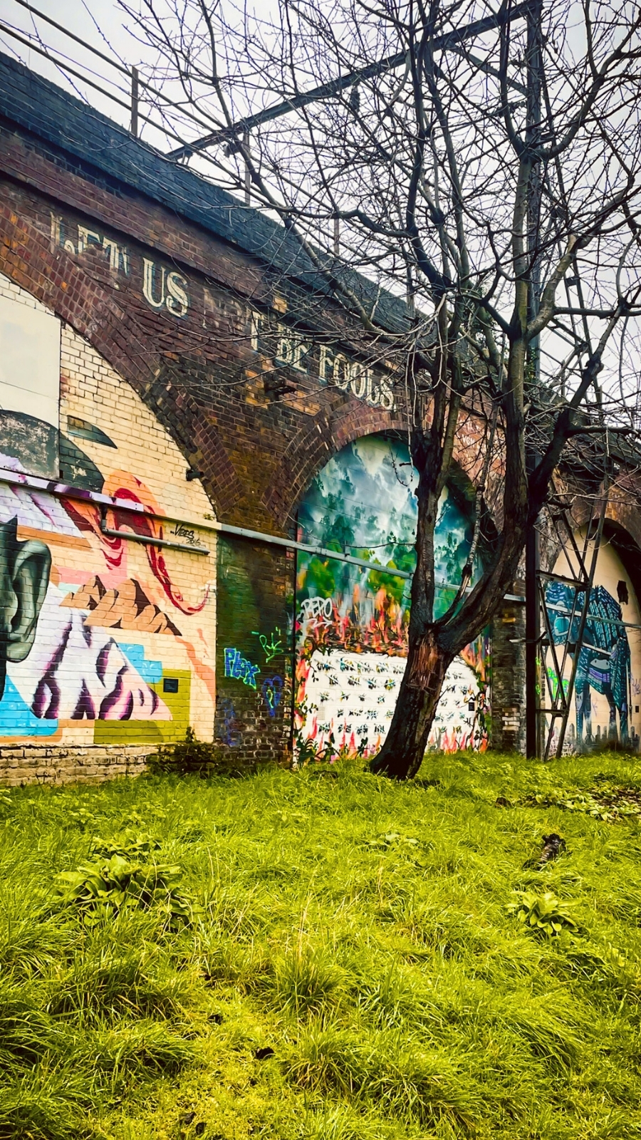 ackroyd drive greenlink east london photos - secret natural reserves in london travel guide - where to see nature in london - hidden gems in london - best street art in london bucket list off the beaten path