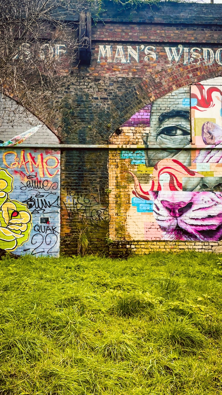 ackroyd drive greenlink east london photos - secret natural reserves in london travel guide - where to see nature in london - hidden gems in london - best street art in london bucket list off the beaten path