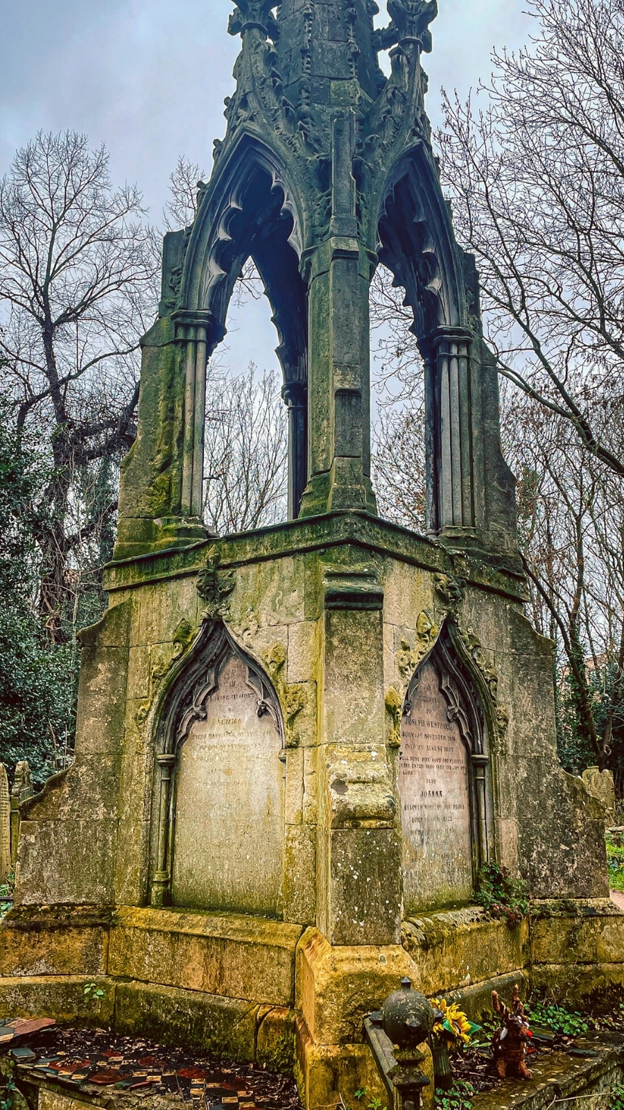 how to visit tower hamlets cemetery park east london mile end photos - victorian magnificent seven cemeteries in london - free things to do in london off the beaten path autumn spring - nature in london - beautiful sculptures in london
