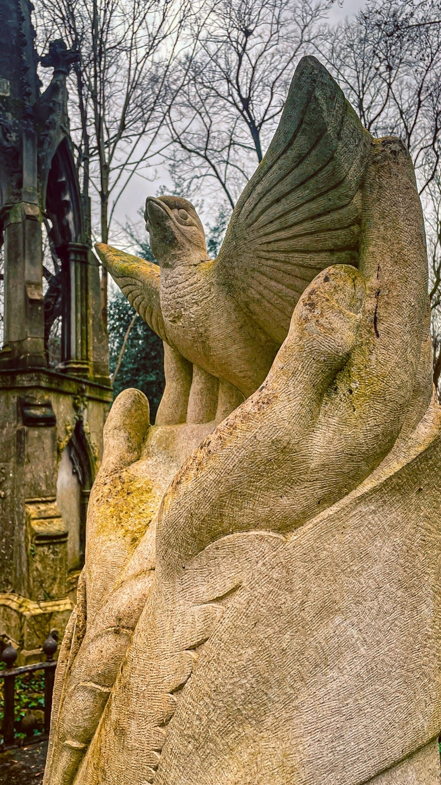 how to visit tower hamlets cemetery park east london mile end photos - victorian magnificent seven cemeteries in london - free things to do in london off the beaten path autumn spring - nature in london - beautiful sculptures in london
