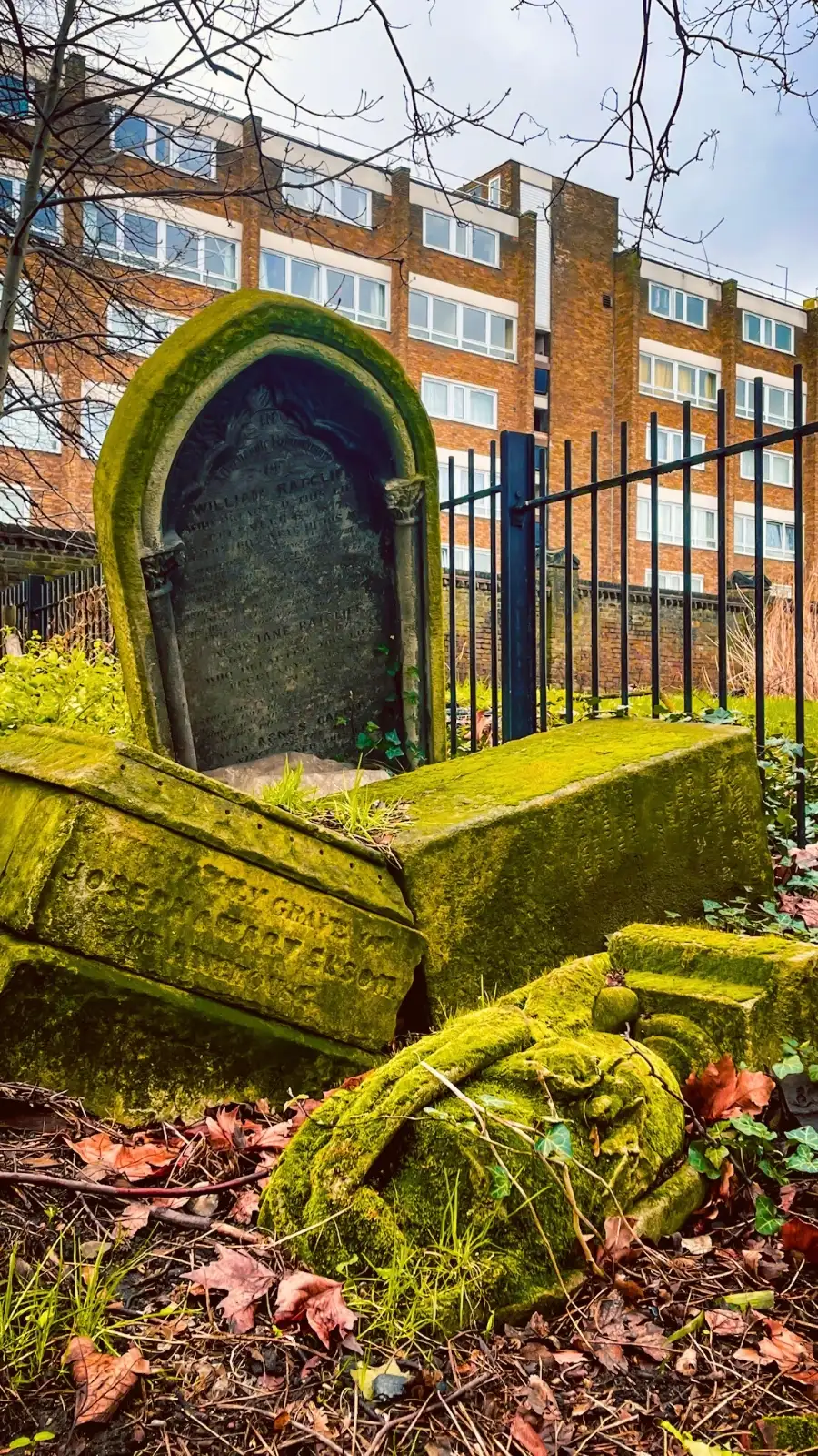 how to visit tower hamlets cemetery park east london mile end photos - victorian magnificent seven cemeteries in london - free things to do in london off the beaten path autumn spring - nature in london - beautiful sculptures in london
