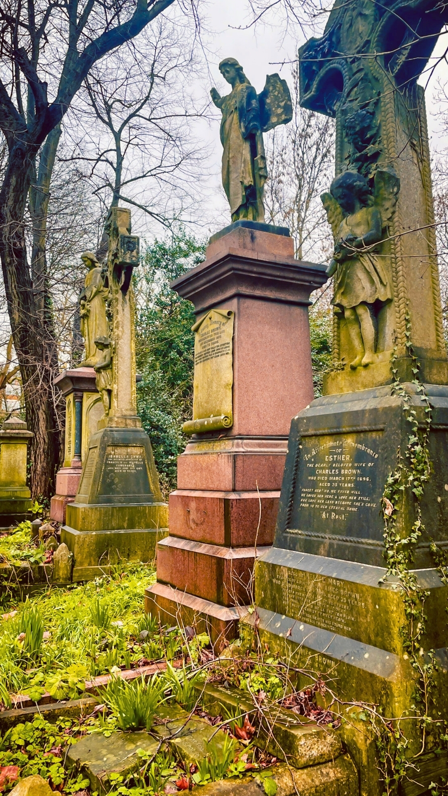 how to visit tower hamlets cemetery park east london mile end photos - victorian magnificent seven cemeteries in london - free things to do in london off the beaten path autumn spring - nature in london - beautiful sculptures in london