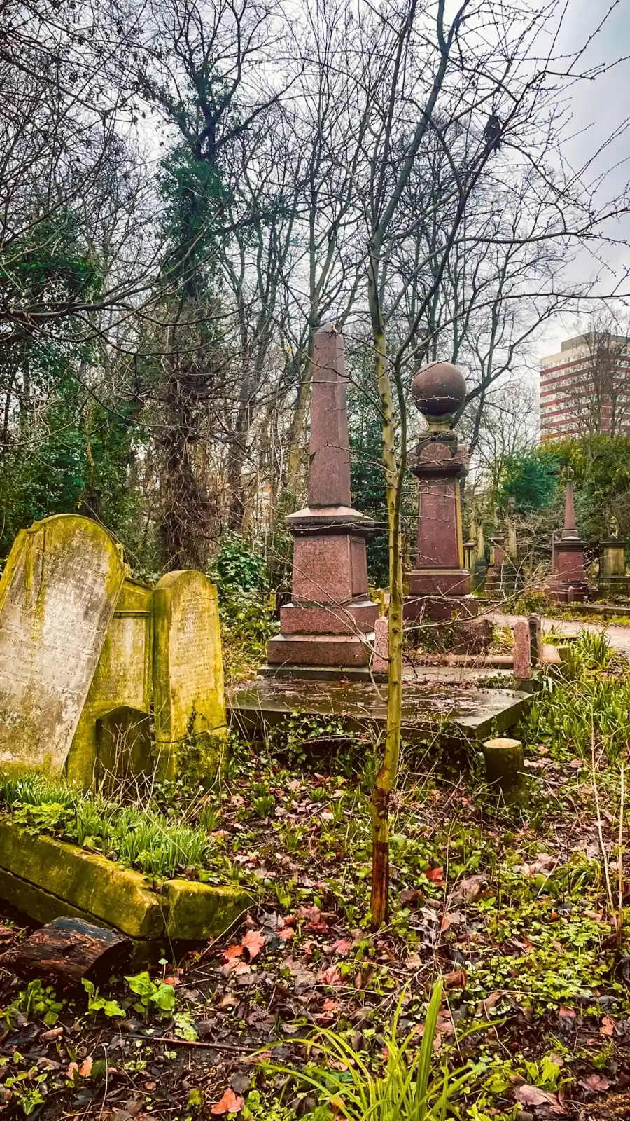 how to visit tower hamlets cemetery park east london mile end photos - victorian magnificent seven cemeteries in london - free things to do in london off the beaten path autumn spring - nature in london - beautiful sculptures in london