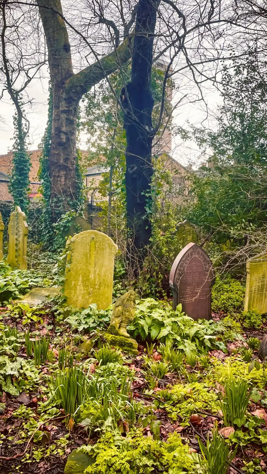 how to visit tower hamlets cemetery park east london mile end photos - victorian magnificent seven cemeteries in london - free things to do in london off the beaten path autumn spring - nature in london - beautiful sculptures in london