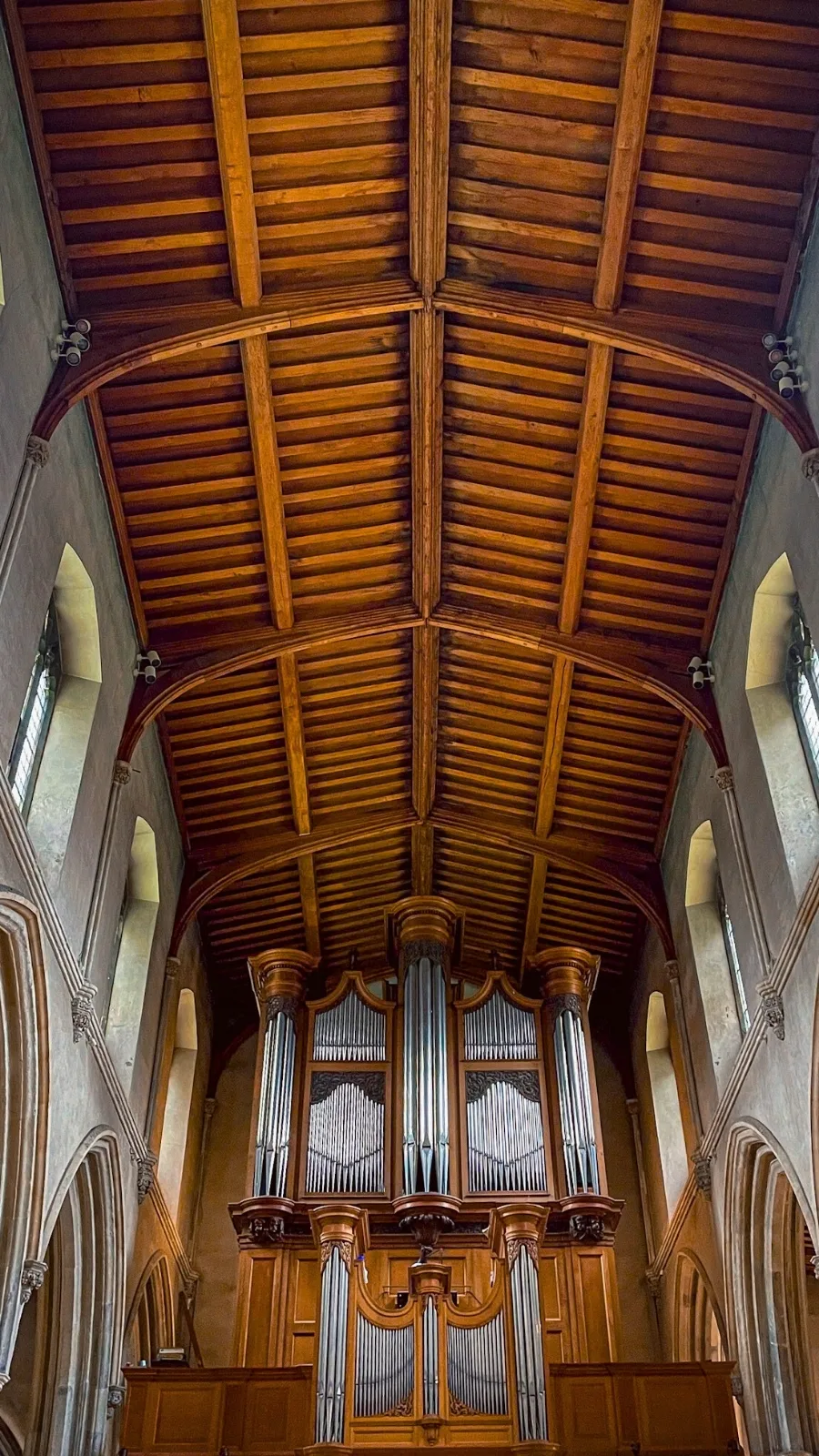 secret churches in the city of london travel guide - best hidden gems in london st giles cripplegate photos - beautiful churches in london - barbican bucket list - old churches in london