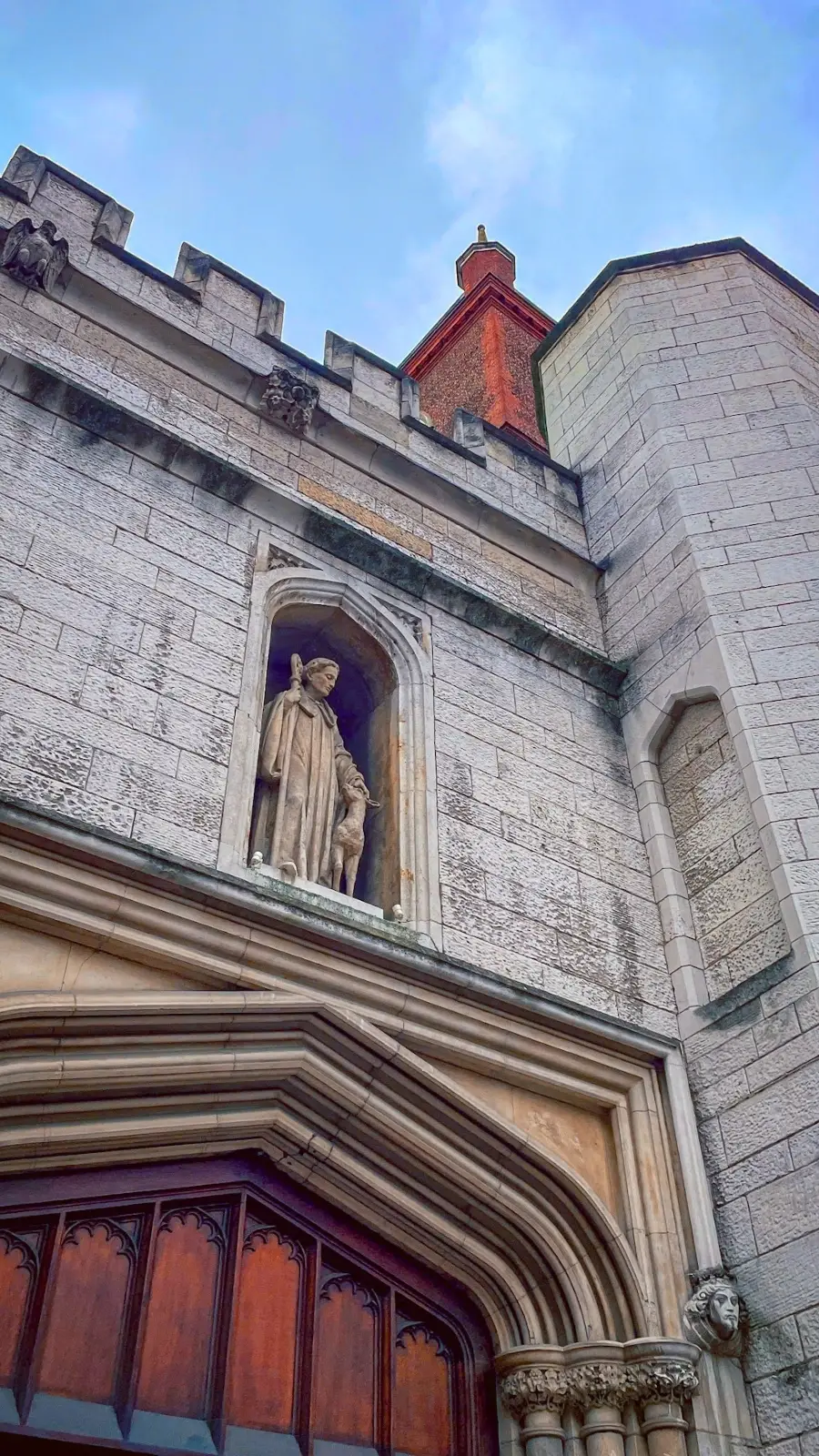 secret churches in the city of london travel guide - best hidden gems in london st giles cripplegate photos - beautiful churches in london - barbican bucket list - old churches in london