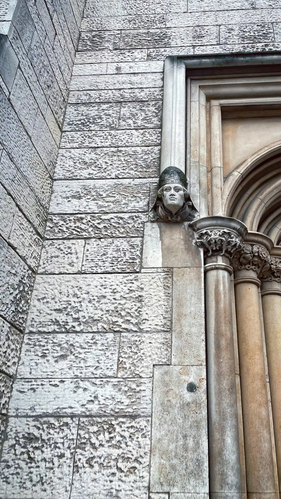 secret churches in the city of london travel guide - best hidden gems in london st giles cripplegate photos - beautiful churches in london - barbican bucket list - old churches in london