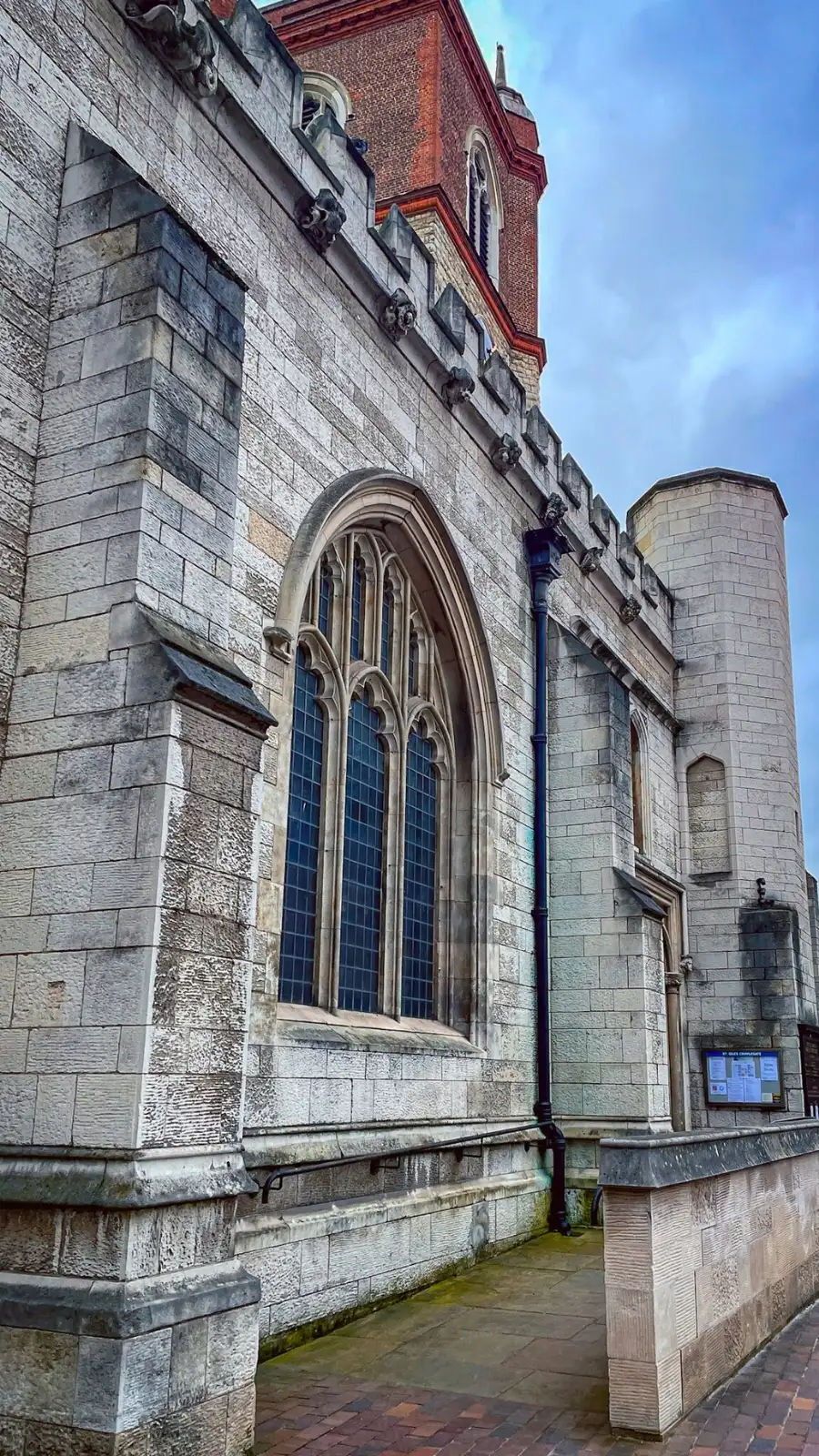 secret churches in the city of london travel guide - best hidden gems in london st giles cripplegate photos - beautiful churches in london - barbican bucket list - old churches in london