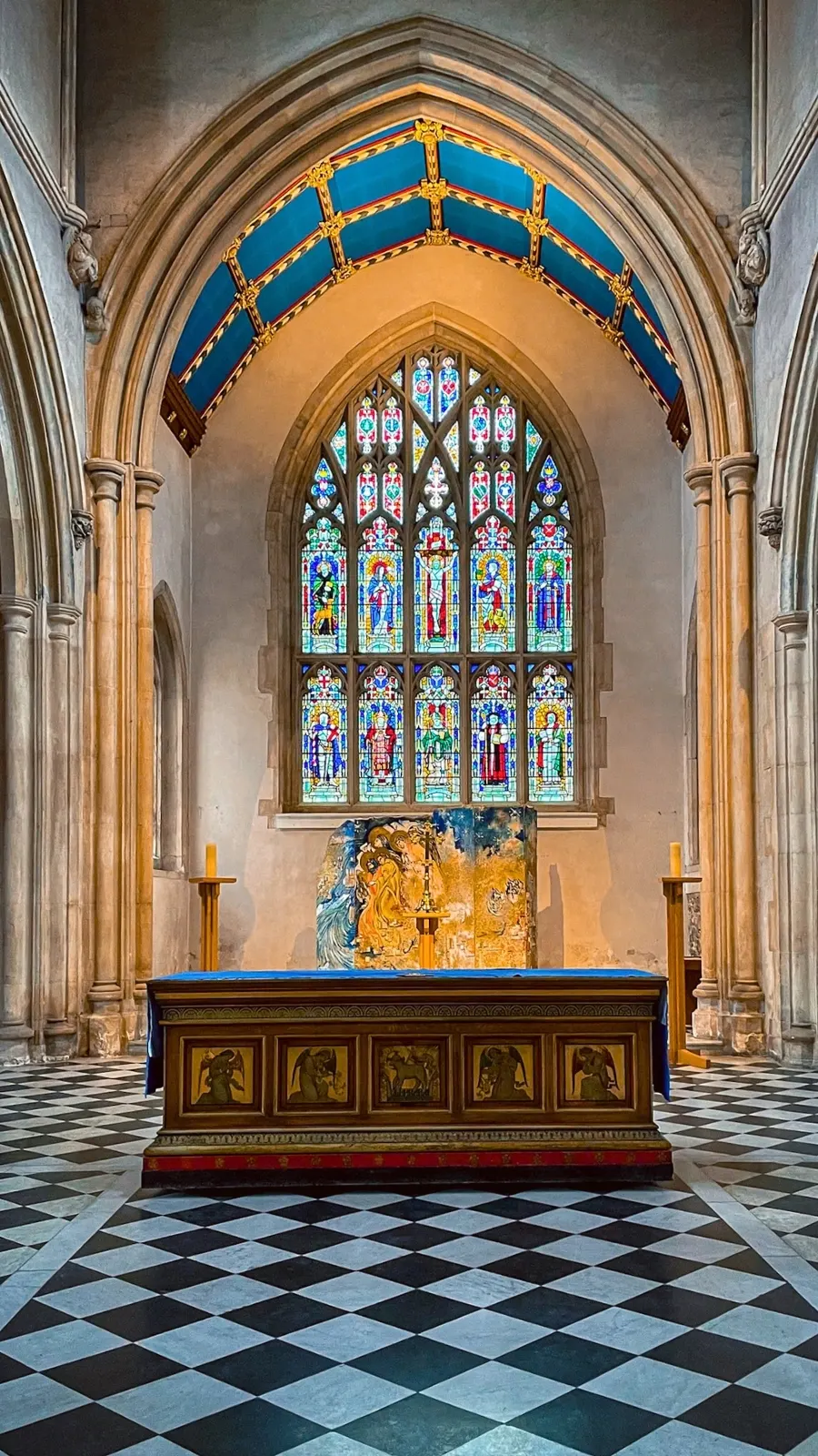 secret churches in the city of london travel guide - best hidden gems in london st giles cripplegate photos - beautiful churches in london - barbican bucket list - old churches in london
