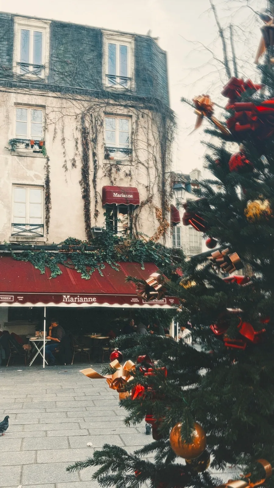 Best Christmas Lights in Paris: Le Marais