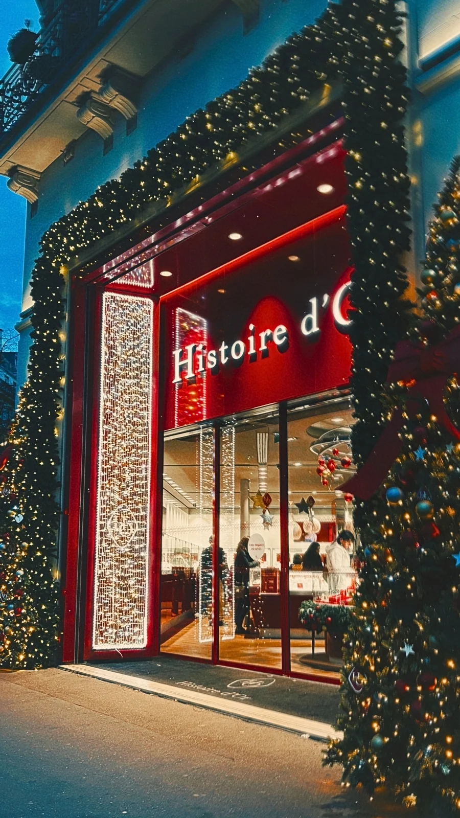 Christmas Decorations in Paris: Saint-Paul and Rue de Rivoli